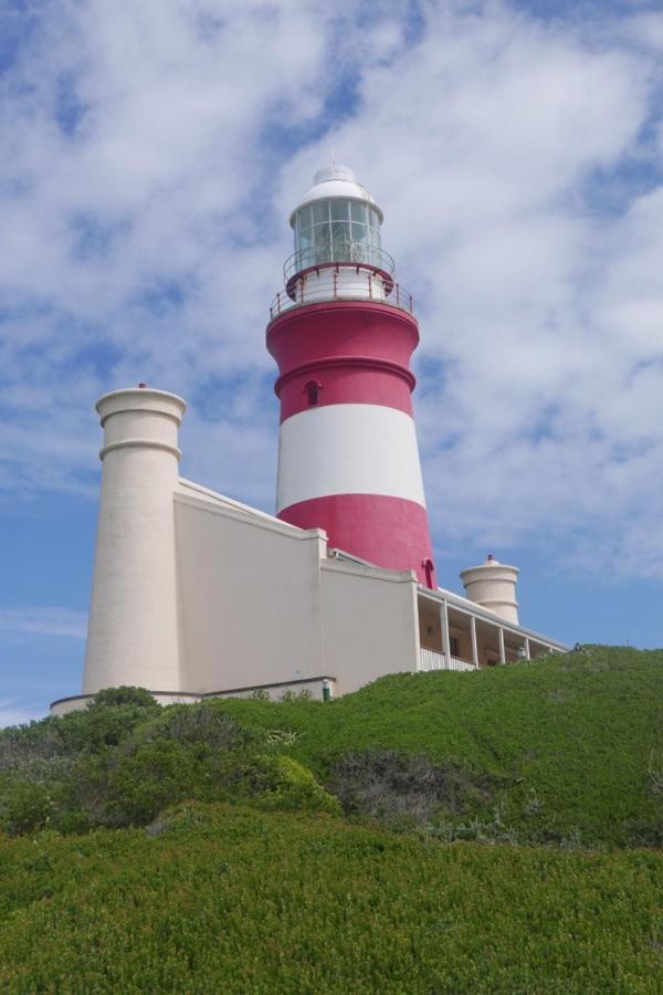 C-Pampoentjie Apartment Struisbaai Luaran gambar